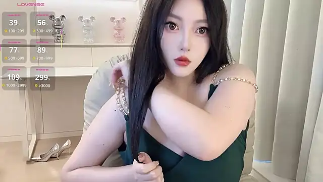 Snapshot of Kulomiyee_koi chatting on February 24, 10:37 am Kulomiyee koi online show from February 24, 10:37 am