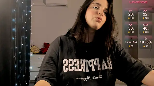 Snapshot of __Latisha__ chatting on January 18, 2:23 pm   Latisha   online show from January 18, 2:23 pm