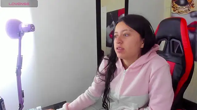 zoe connor19 online show from December 3, 7:45 pm