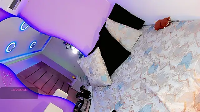 Shanelengel online show from March 7, 8:39 pm