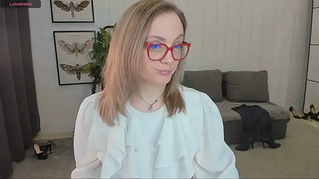AdelaideRosabel online show from December 5, 10:34 pm