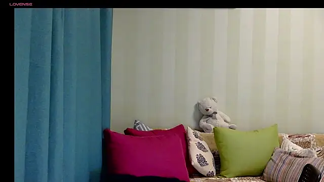 LilyXSky online show from November 28, 4:31 pm