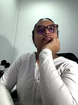 Snapshot of angela_angels_ chatting on September 25, 1:53 am angela angels online show from September 25, 1:53 am