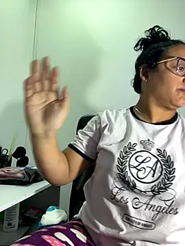 Snapshot of angela_angels_ chatting on October 1, 12:05 am angela angels online show from October 1, 12:05 am