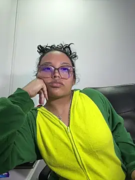 Snapshot of angela_angels_ chatting on October 2, 3:35 am angela angels online show from October 2, 3:35 am