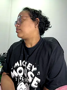Snapshot of angela_angels_ chatting on October 19, 12:33 am angela angels online show from October 19, 12:33 am
