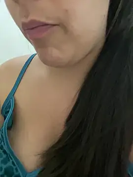 Snapshot of cheke42000 chatting on March 23, 1:31 am cheke42000 online show from March 23, 1:31 am