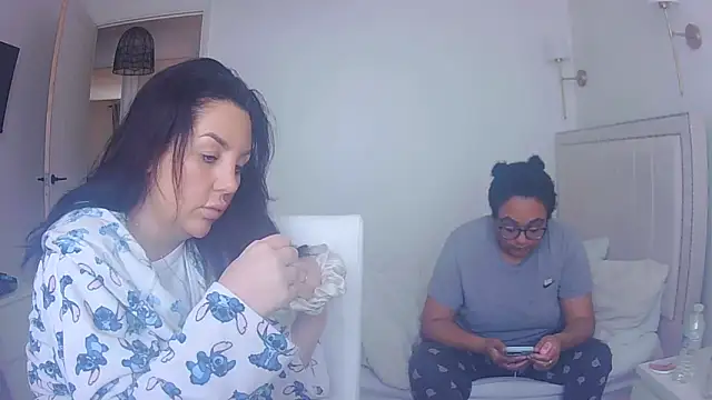 Snapshot of vanilla_chocolate23 chatting on March 5, 9:38 am vanilla chocolate23 online show from March 5, 9:38 am