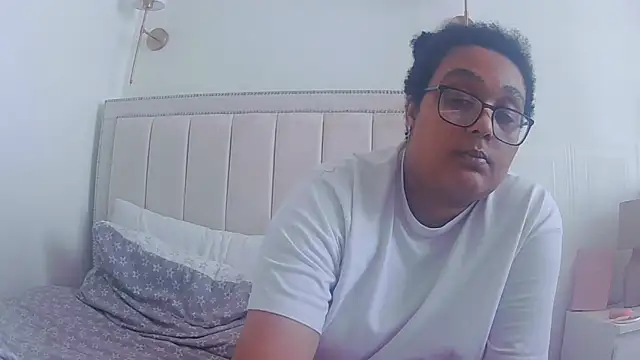 Snapshot of vanilla_chocolate23 chatting on March 18, 10:07 am vanilla chocolate23 online show from March 18, 10:07 am