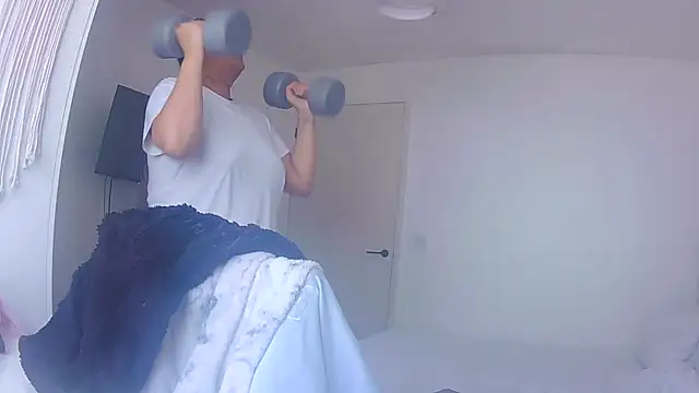 Snapshot of vanilla_chocolate23 chatting on April 5, 9:39 am vanilla chocolate23 online show from April 5, 9:39 am