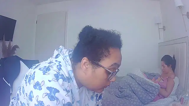 Snapshot of vanilla_chocolate23 chatting on April 7, 9:32 am vanilla chocolate23 online show from April 7, 9:32 am