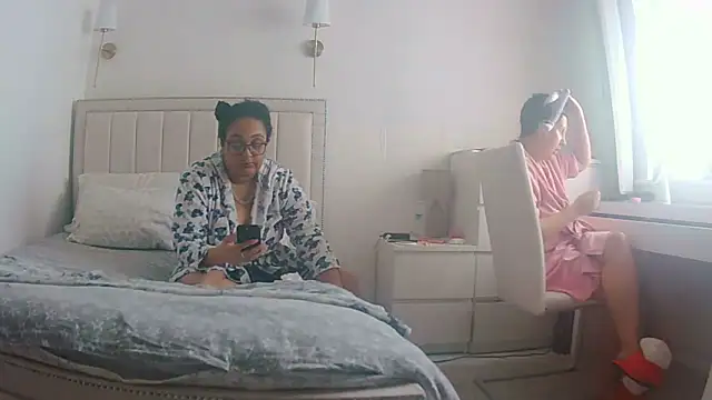 Snapshot of vanilla_chocolate23 chatting on April 11, 11:58 am vanilla chocolate23 online show from April 11, 11:58 am