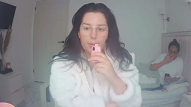 Snapshot of vanilla_chocolate23 chatting on April 15, 9:16 am vanilla chocolate23 online show from April 15, 9:16 am