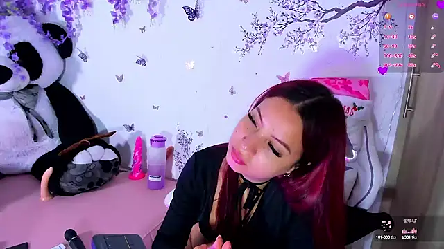 Snapshot of IamSteph13 chatting on December 15, 6:40 am IamSteph13 online show from December 15, 6:40 am