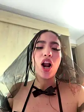 IamSteph13 online show from December 1, 3:11 am