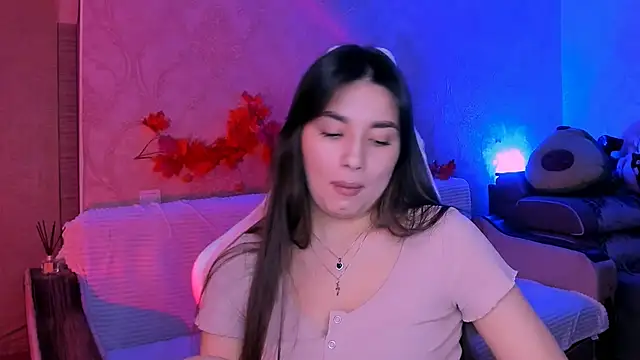 Swee Alicee online show from February 7, 11:45 am