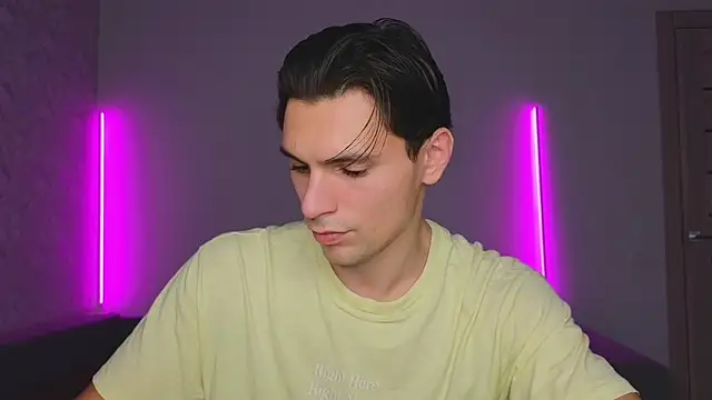 Snapshot of denlover1 chatting on February 18, 1:29 pm denlover1 online show from February 18, 1:29 pm