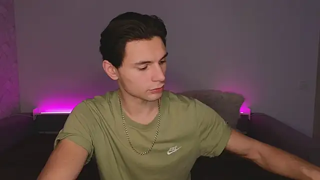 Snapshot of denlover1 chatting on February 19, 11:17 am denlover1 online show from February 19, 11:17 am