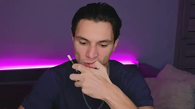 Snapshot of denlover1 chatting on February 21, 8:26 am denlover1 online show from February 21, 8:26 am