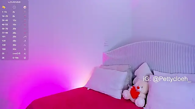 Snapshot of PettyCloeh chatting on January 27, 8:49 pm PettyCloeh online show from January 27, 8:49 pm