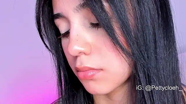 Snapshot of PettyCloeh chatting on February 1, 9:40 pm PettyCloeh online show from February 1, 9:40 pm