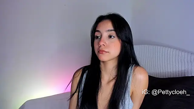 Snapshot of PettyCloeh chatting on February 3, 11:26 pm PettyCloeh online show from February 3, 11:26 pm