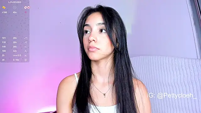 Snapshot of PettyCloeh chatting on February 11, 2:14 am PettyCloeh online show from February 11, 2:14 am