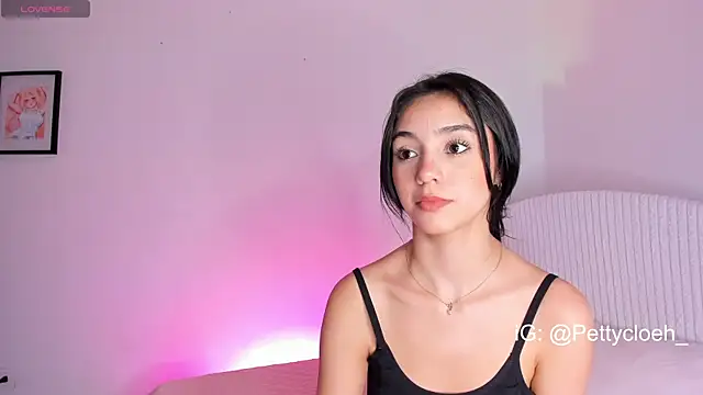 Snapshot of PettyCloeh chatting on February 12, 2:14 am PettyCloeh online show from February 12, 2:14 am