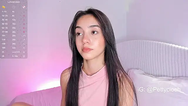 Snapshot of PettyCloeh chatting on February 12, 9:01 pm PettyCloeh online show from February 12, 9:01 pm