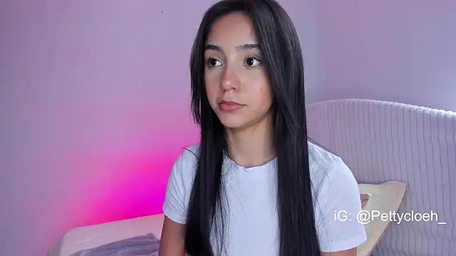 Snapshot of PettyCloeh chatting on March 3, 8:11 pm PettyCloeh online show from March 3, 8:11 pm