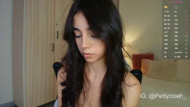 Snapshot of PettyCloeh chatting on October 10, 9:03 pm PettyCloeh online show from October 10, 9:03 pm