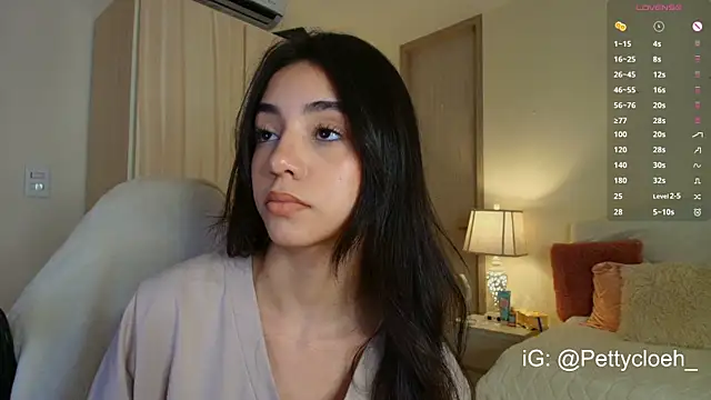 Snapshot of PettyCloeh chatting on October 11, 9:13 pm PettyCloeh online show from October 11, 9:13 pm