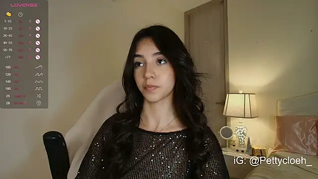 Snapshot of PettyCloeh chatting on October 29, 10:44 pm PettyCloeh online show from October 29, 10:44 pm