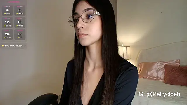 Snapshot of PettyCloeh chatting on November 28, 8:33 pm PettyCloeh online show from November 28, 8:33 pm