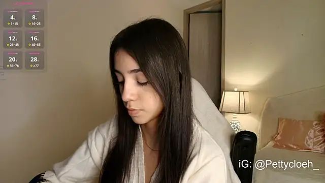 Snapshot of PettyCloeh chatting on December 3, 9:46 pm PettyCloeh online show from December 3, 9:46 pm