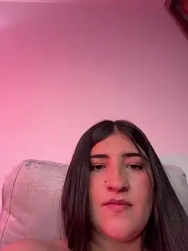 Snapshot of AhriCutte chatting on December 16, 9:52 pm AhriCutte online show from December 16, 9:52 pm