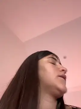 Snapshot of AhriCutte chatting on November 19, 5:02 pm AhriCutte online show from November 19, 5:02 pm