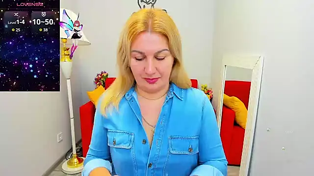 Snapshot of Lili_Crossi chatting on November 3, 6:36 am Lili Crossi online show from November 3, 6:36 am