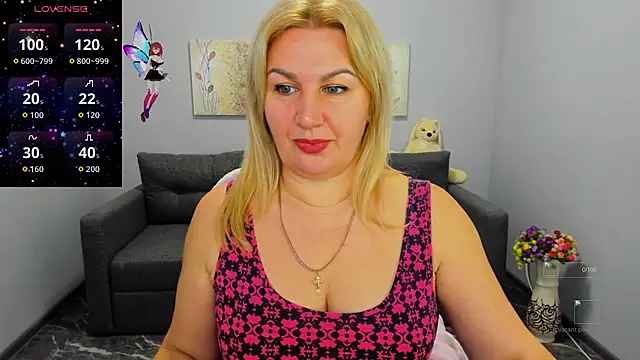 Snapshot of Lili_Crossi chatting on November 13, 6:45 am Lili Crossi online show from November 13, 6:45 am