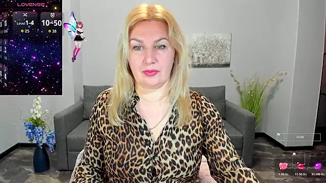 Snapshot of Lili_Crossi chatting on November 14, 6:45 am Lili Crossi online show from November 14, 6:45 am