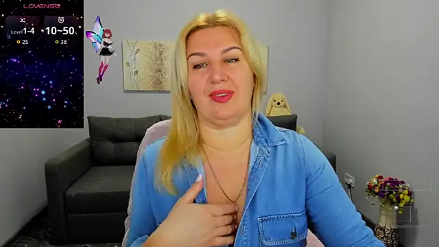 Snapshot of Lili_Crossi chatting on December 2, 6:41 am Lili Crossi online show from December 2, 6:41 am