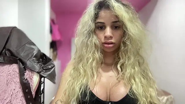 Snapshot of Susandolls chatting on January 7, 2:03 am Susandolls online show from January 7, 2:03 am