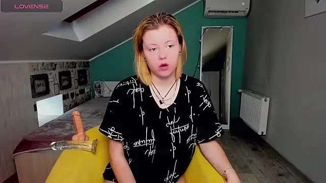 Snapshot of LillyDepp chatting on December 19, 12:56 pm LillyDepp online show from December 19, 12:56 pm