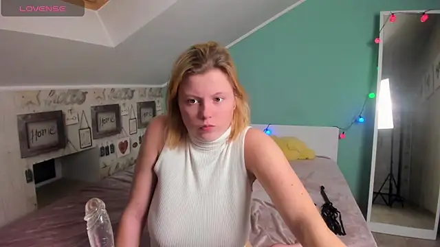 Snapshot of LillyDepp chatting on December 20, 12:30 am LillyDepp online show from December 20, 12:30 am