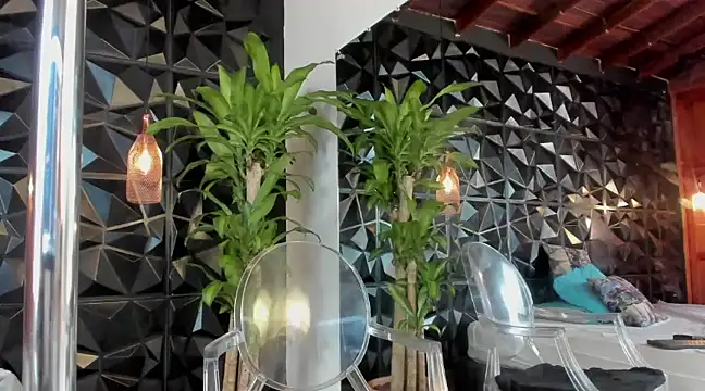 rihannagil online show from December 9, 6:35 pm