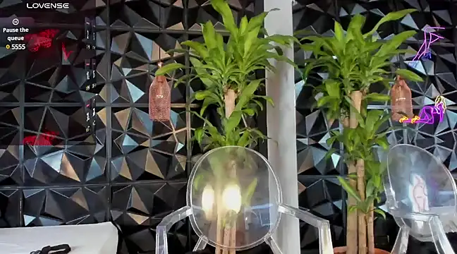 rihannagil online show from December 11, 9:45 pm