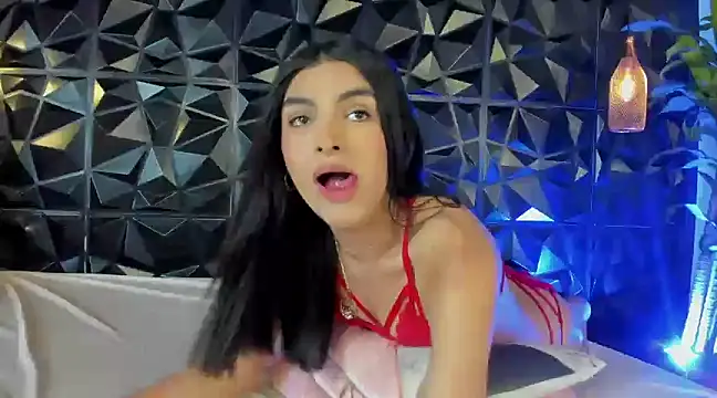 rihannagil online show from January 4, 9:20 pm