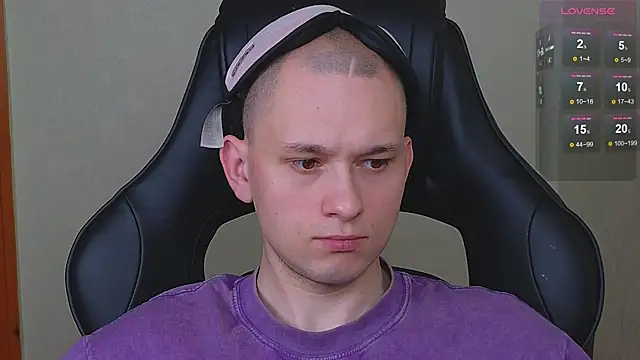 Snapshot of STRONGBEAUTY282 chatting on December 12, 8:57 am STRONGBEAUTY282 online show from December 12, 8:57 am