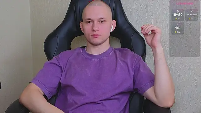 Snapshot of STRONGBEAUTY282 chatting on December 16, 6:10 am STRONGBEAUTY282 online show from December 16, 6:10 am