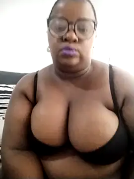 Snapshot of HotBootyBabe90 chatting on February 18, 5:03 am HotBootyBabe90 online show from February 18, 5:03 am